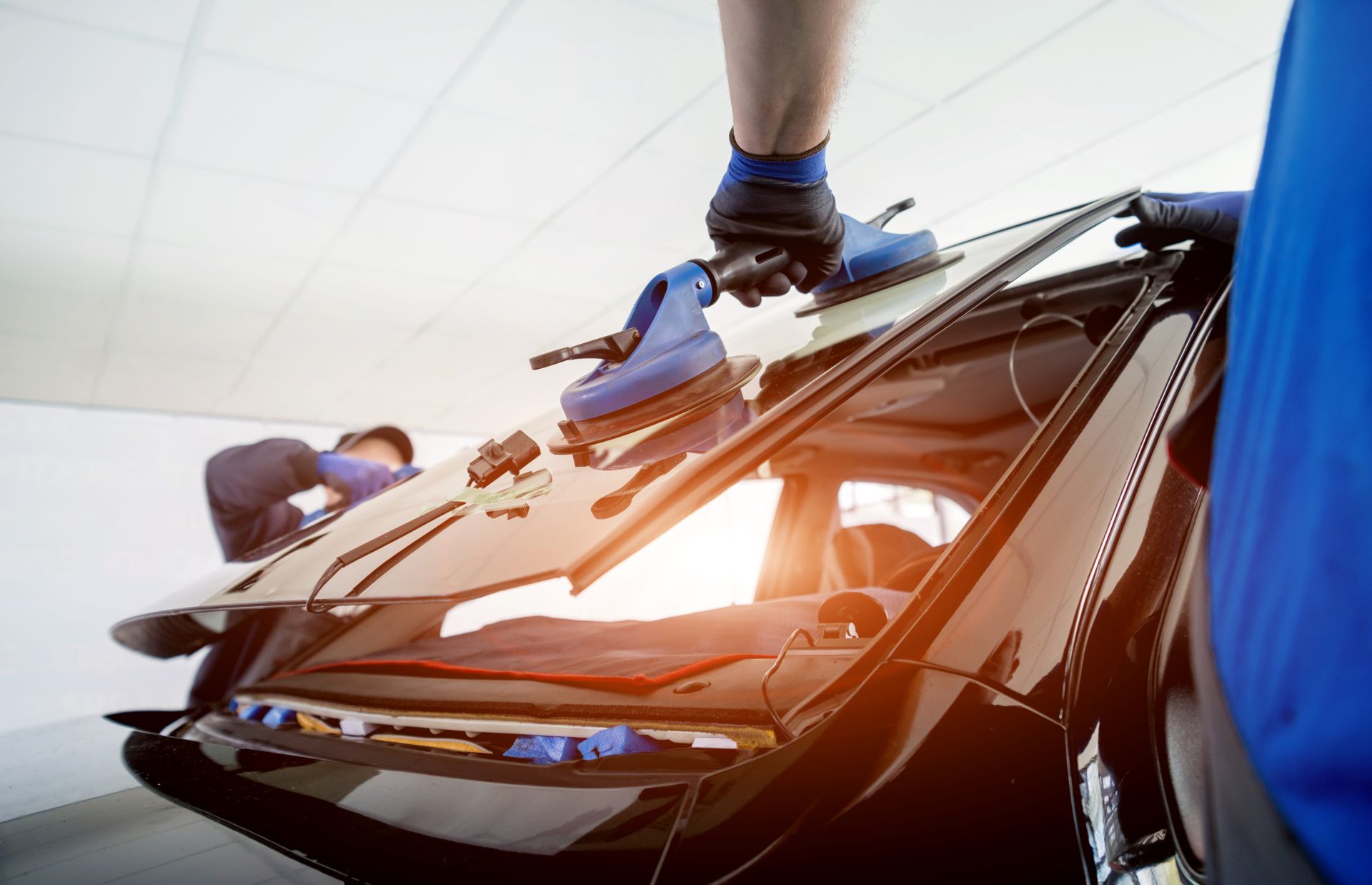 Glas Service bei Pneu Schaller - Scheibe wechseln - shutterstock_1089800834 Glas Service bei Pneu Schaller - Scheibe wechseln - shutterstock_1089800834