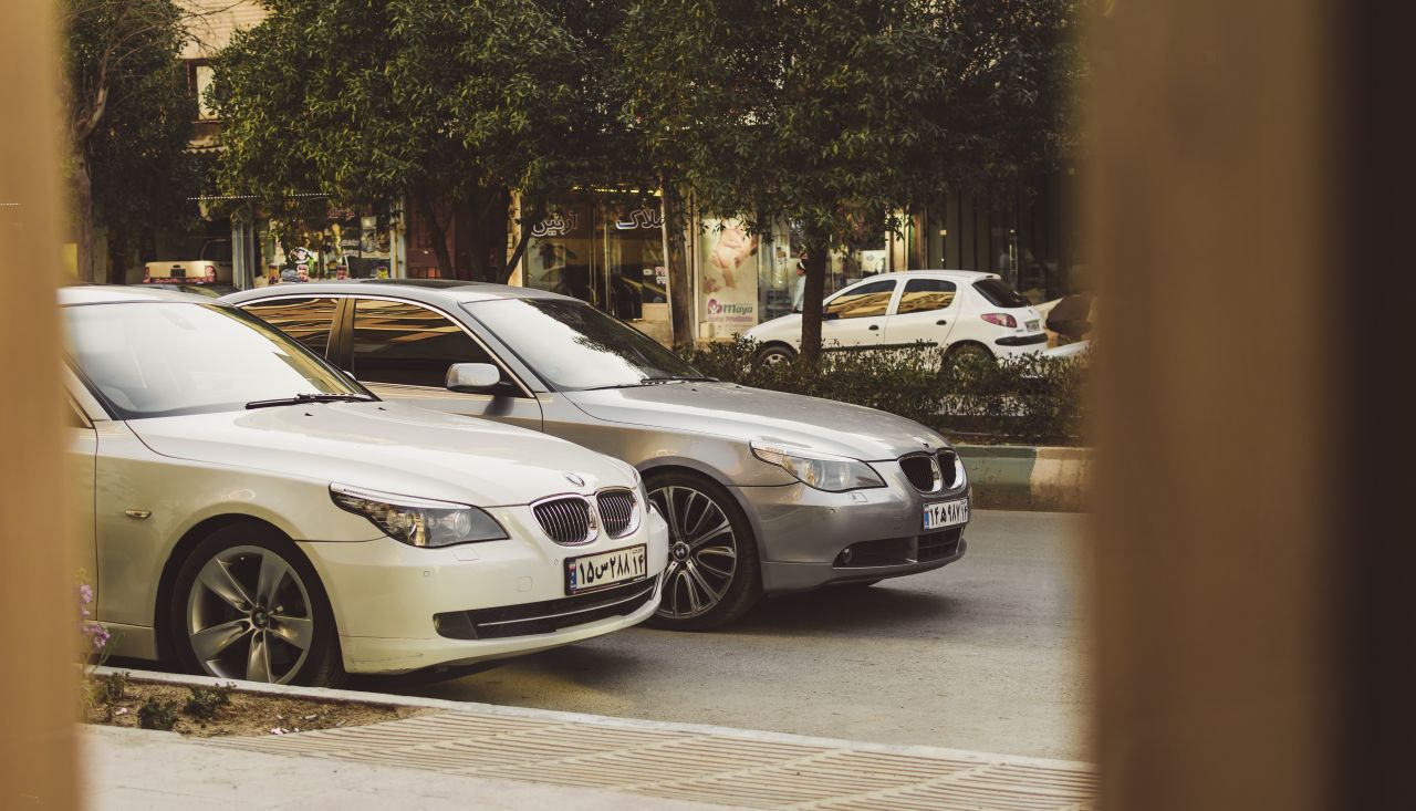 Leasingpartner - BMWs fahren vor - ashkan-forouzani-3kXz6v6ZZ_g-unsplash